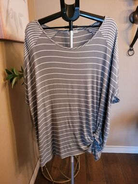 Retrology Plus Striped Women’s Knot-Detail Top